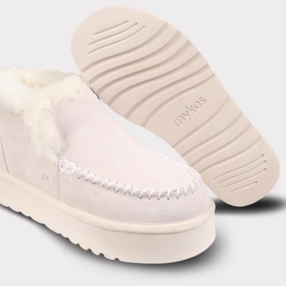 MYKOS' Britt 'Women's Pull-On Slipper Bootie WINTER WHITE   MW2450